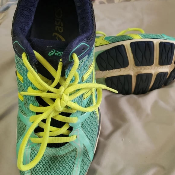 ASICS shoes - Picture 4 of 8